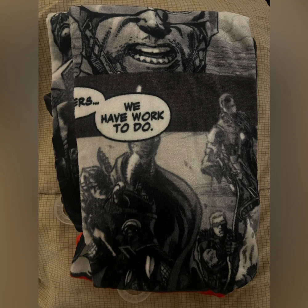 Marvel Avengers Beach Towel black & white